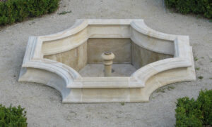 Kamienna fontanna z piaskowca